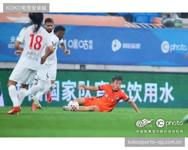 青岛海牛强势拉边推进不断压缩对手整体空间